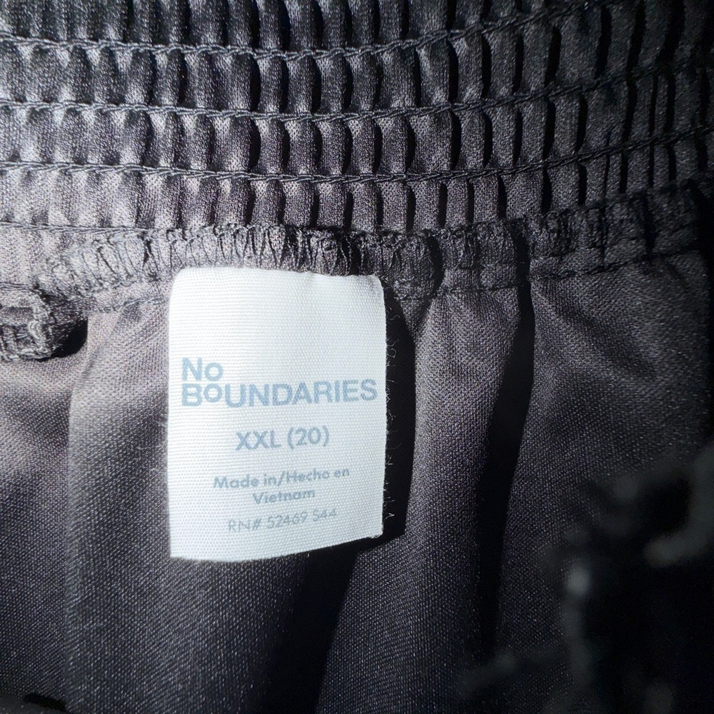 🖤 Black Faux Leather Tiered Mini Skirt | Size 20 | Smocked Waist | Cute + Edgy - Picture 6 of 13